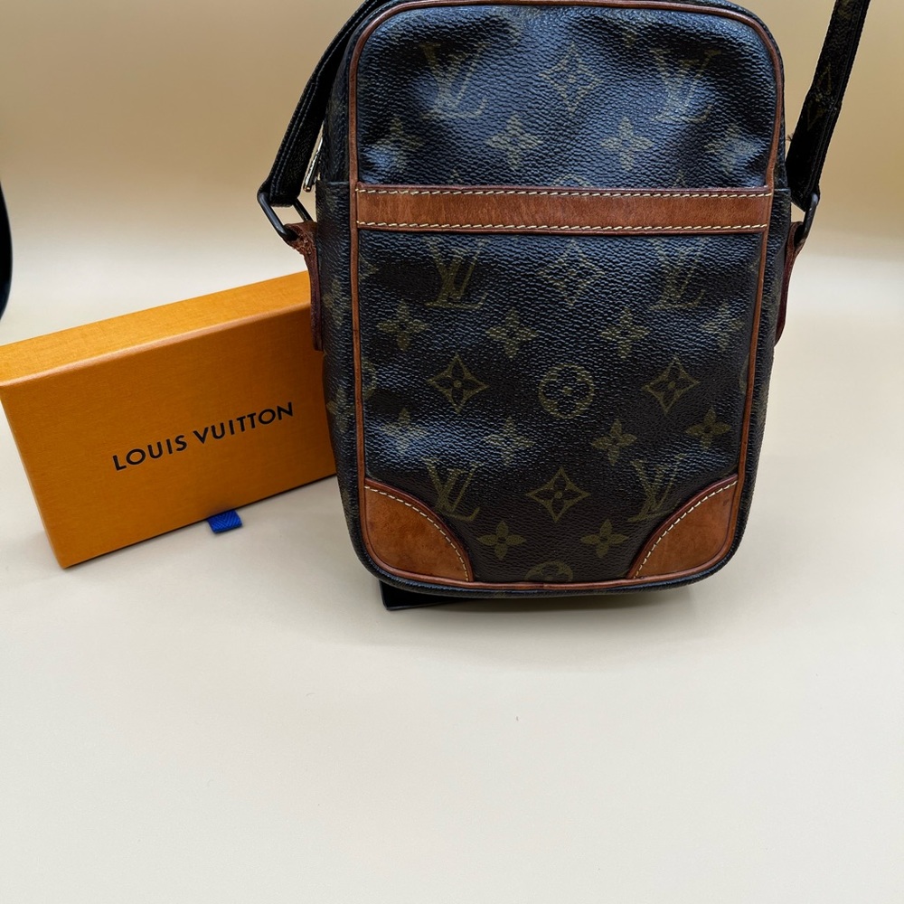 AUTHENTIC LOUIS VUITTON CROSSBODY BAG